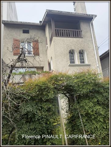 Ensemble immmobilier maison de ville et maison à rénover