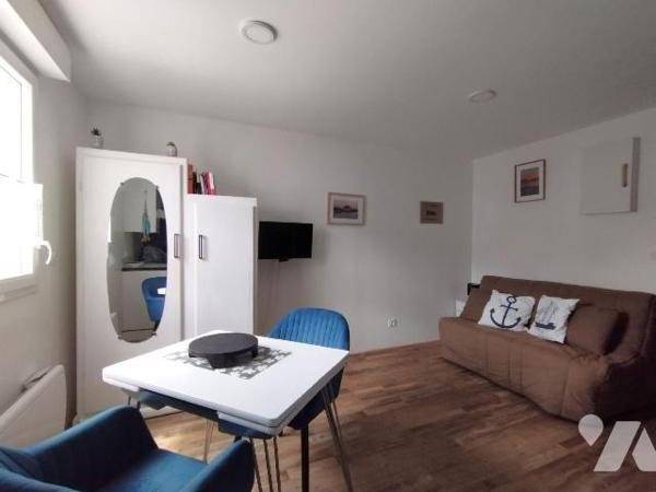 POINTE DE TREVIGNON à TREGUNC
Ce studio de 18 m² env. situé au rez-de-chaussée d'une coproprié...