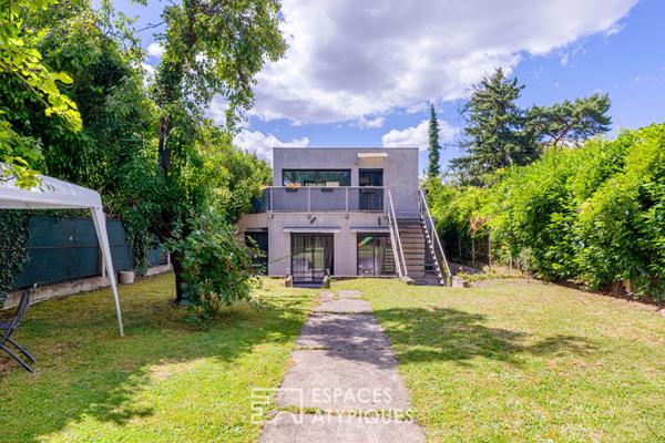 Maison cubique proche gare à Sannois
