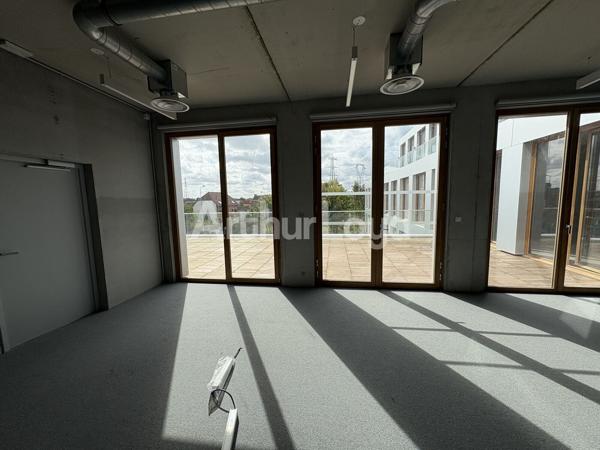 Bureaux à louer ou à vendre à Wasquehal proche métro Les Près et espaces extérieurs