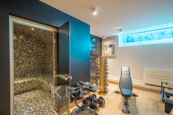 Bordeaux Caudéran - 1ère ligne face au Parc Bordelais, 420 m² signés Philippe Ducos