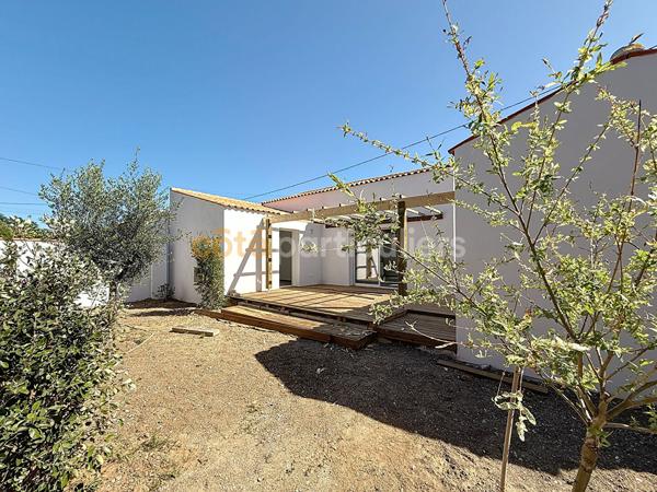 Vente
                Maison65 m² - 4 Pièces -
                    SAINT PIERRE D OLERON (17310)