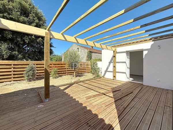 Vente
                Maison65 m² - 4 Pièces -
                    SAINT PIERRE D OLERON (17310)