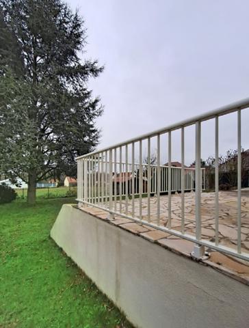 Maison familiale à vendre à Orcemont - 4 pièces, 3 chambres, terrain spacieux 630 m²