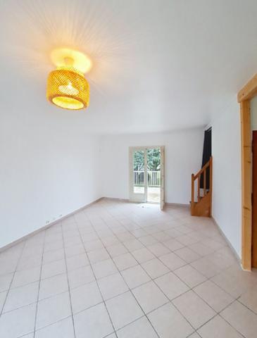 Maison familiale à vendre à Orcemont - 4 pièces, 3 chambres, terrain spacieux 630 m²