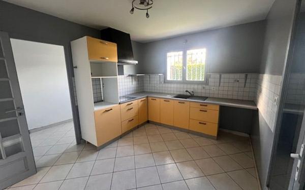 Maison à louer    4 pièces •  Saint-Martin-d'Oney