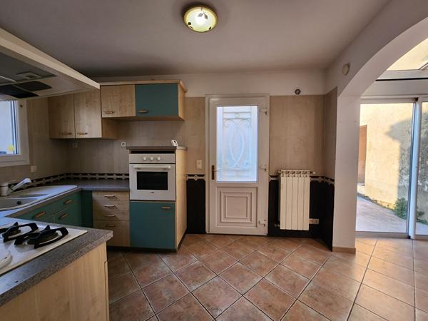 CHATEAUNEUF DE GADAGNE ENTRE LE THOR ET AVIGNON - MAISON A VENDRE DE 107 M² AVEC COUR DE 40 M²