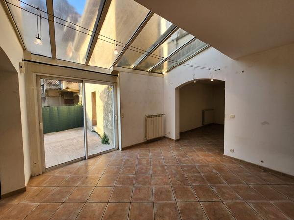 CHATEAUNEUF DE GADAGNE ENTRE LE THOR ET AVIGNON - MAISON A VENDRE DE 107 M² AVEC COUR DE 40 M²