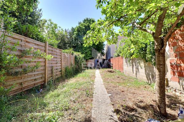 MAISON DE CHARME AVEC JARDIN ASAINT-DENIS