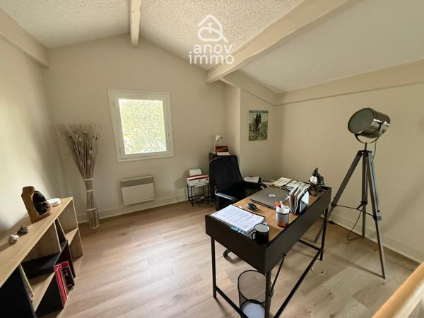 Maison
                                                                                                                                                                                                                                                                                                                        7 pièce(s)                                                                                                                                                                                                          4 chambre(s)                                                                                                                                                                                                          117.2  m²