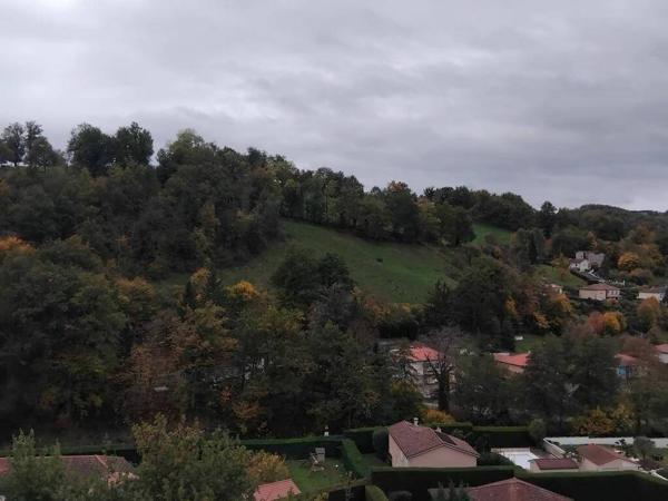 LA FOUILLOUSE F3/F4 entièrement rénové dernier étage