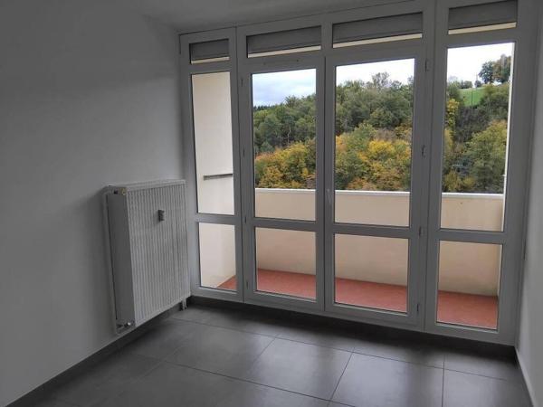 LA FOUILLOUSE F3/F4 entièrement rénové dernier étage