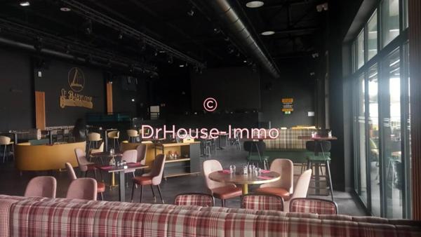 Commerce à vendre 10 pièces de 1 050 m²