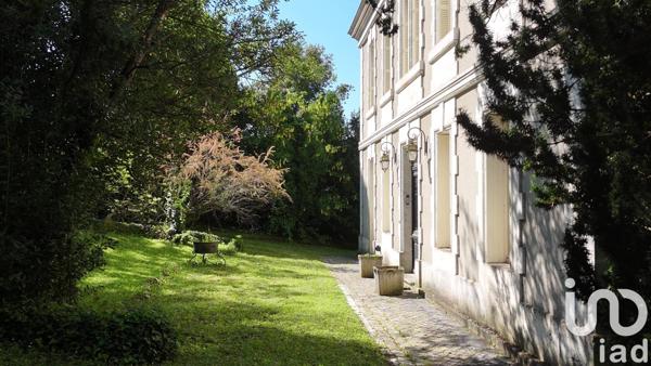 Maison de ville 14 pièces de 373 m² à Angoulême (16000)