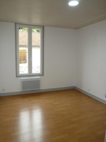 JARNAC - MISON DE VILLE A LOUER