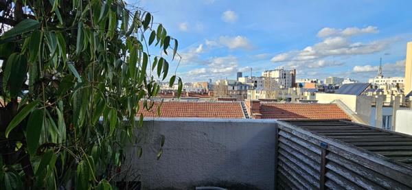 Appartement entièrement rénové avec 2 balcons et chambre de bonne