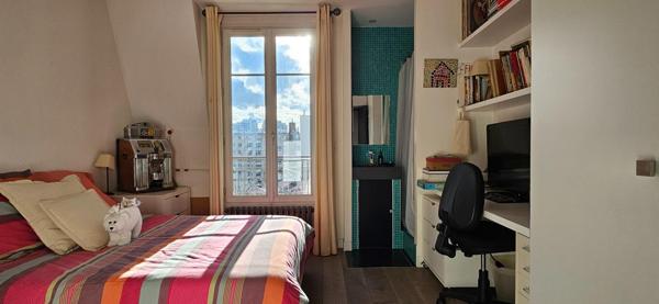 Appartement entièrement rénové avec 2 balcons et chambre de bonne