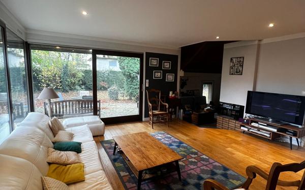 Maison à vendre    9 pièces • 222 m2 Luc-la-Primaube