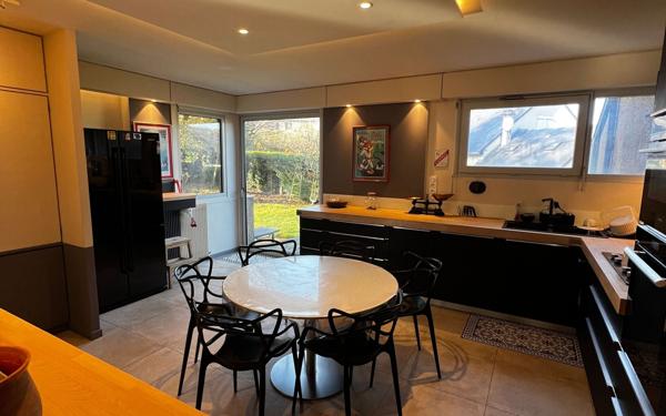 Maison à vendre    9 pièces • 222 m2 Luc-la-Primaube