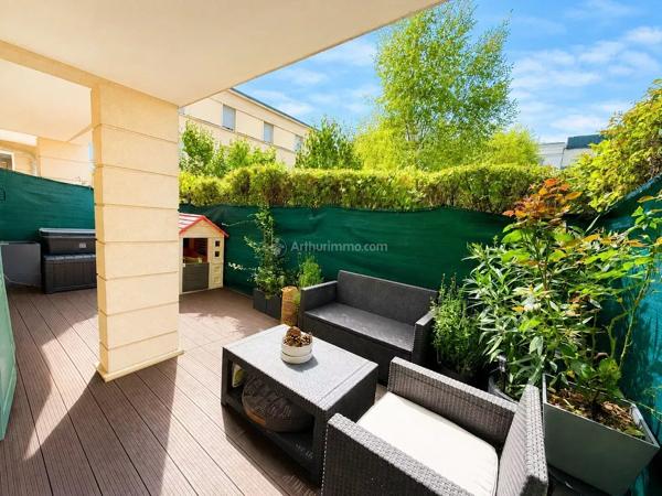 Vente                                                      Appartement
                        
                     3 pièces                      64 m2                     à Serris
