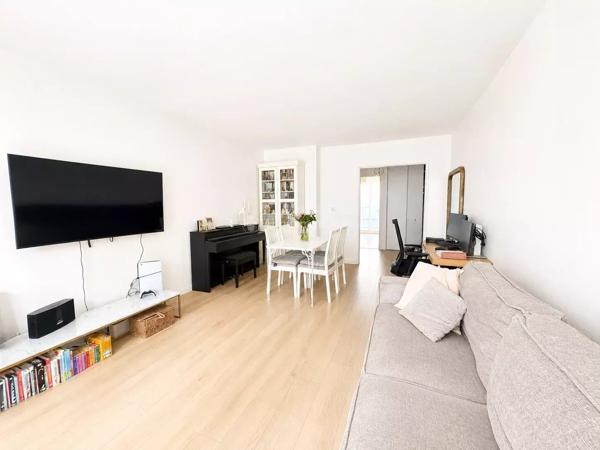 Vente                                                      Appartement
                        
                     3 pièces                      64 m2                     à Serris