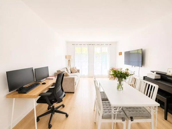 Vente                                                      Appartement
                        
                     3 pièces                      64 m2                     à Serris