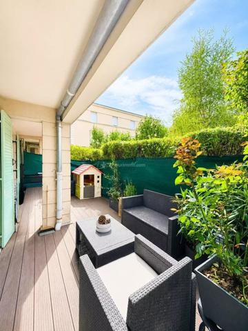 Vente                                                      Appartement
                        
                     3 pièces                      64 m2                     à Serris