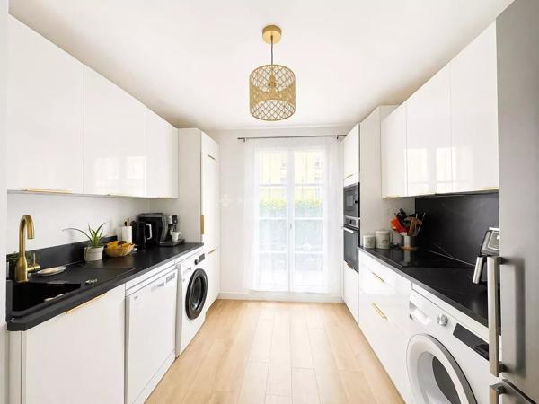 Vente                                                      Appartement
                        
                     3 pièces                      64 m2                     à Serris