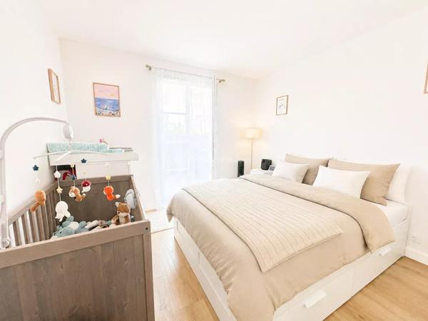 Vente                                                      Appartement
                        
                     3 pièces                      64 m2                     à Serris