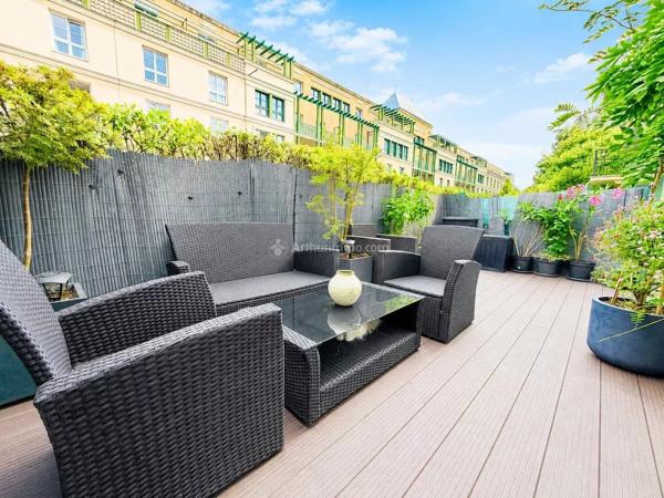 Vente                                                      Appartement
                        
                     3 pièces                      64 m2                     à Serris
