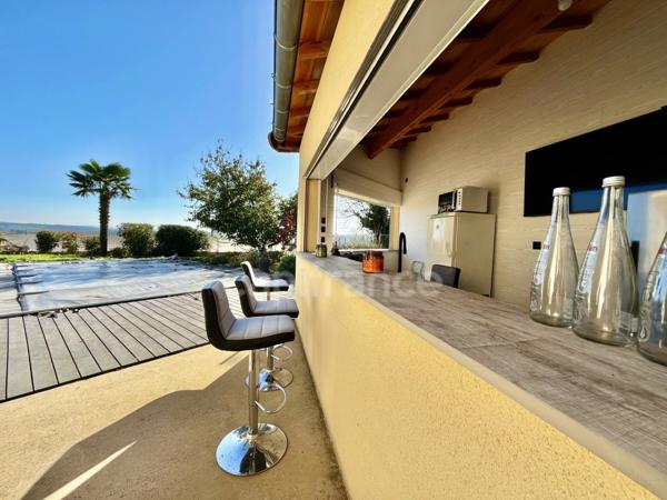 A VILLEREST, MAISON d'environ 157 m2 habitable sur 1038 m2 de TERRAIN clos et arboré avec PISCINE POOL HOUSE et GARAGE