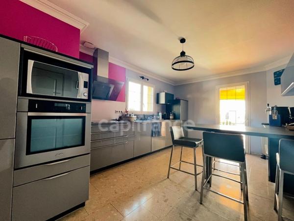 A VILLEREST, MAISON d'environ 157 m2 habitable sur 1038 m2 de TERRAIN clos et arboré avec PISCINE POOL HOUSE et GARAGE