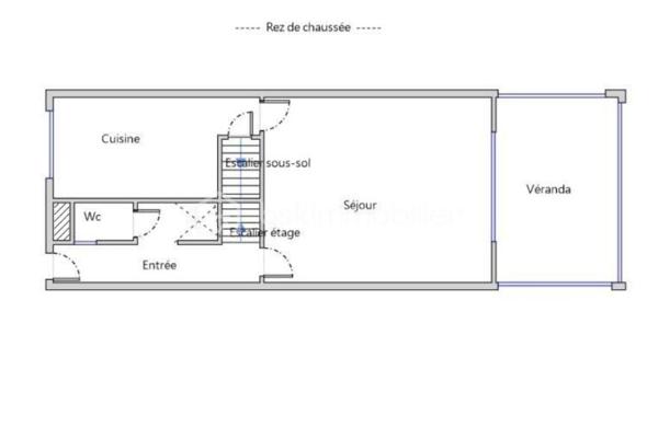Maison 3 pièces avec jardin, véranda et cave.
Maison comprenant une entrée, une cuisine équipée, un séjour lumineux ouvrant sur une véranda, 2 chambres, une salle d'eau avec WC, un WC indépendant  en RDC et un sous-sol. 
Jardin agréable côté sud.
Idéale pour un premier achat ou une jeune famille.
Pour plus d'informations n'hésitez pas à m'envoyer un mail.