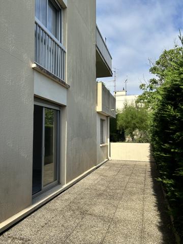 DIJON VOLTAIRE : APPARTEMENT 3 CHAMBRES - TERRASSE - REZ DE JARDIN