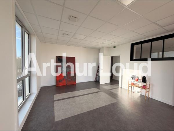 BUREAUX PMR 55M² - EN PARFAIT ETAT - A LOUER