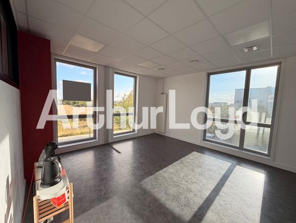 BUREAUX PMR 55M² - EN PARFAIT ETAT - A LOUER