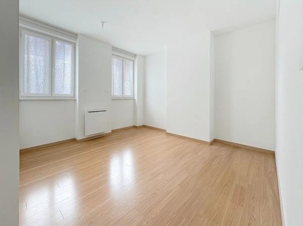 Location                                                      Appartement
                        
                     2 pièces                      34 m2                     à Saint-Quentin