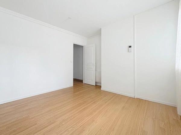 Location                                                      Appartement
                        
                     2 pièces                      34 m2                     à Saint-Quentin