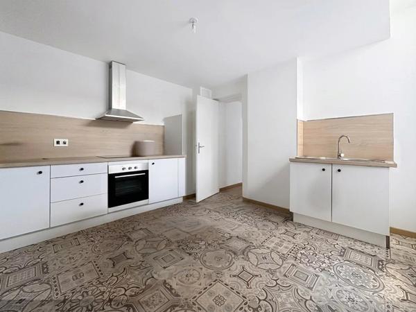 Location                                                      Appartement
                        
                     2 pièces                      34 m2                     à Saint-Quentin