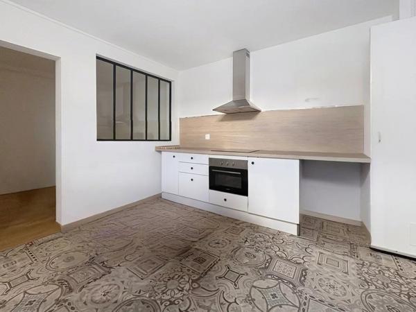 Location                                                      Appartement
                        
                     2 pièces                      34 m2                     à Saint-Quentin