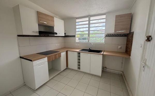 Maison à louer    4 pièces •  Saint-François