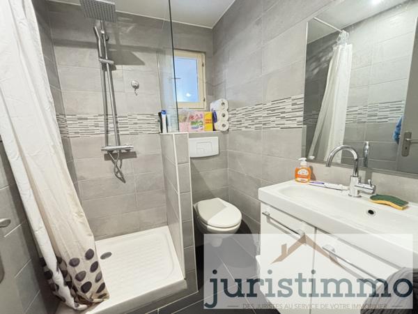 Piolenc (84420) Immeuble de 3 appartements en hypercentre de Piolenc