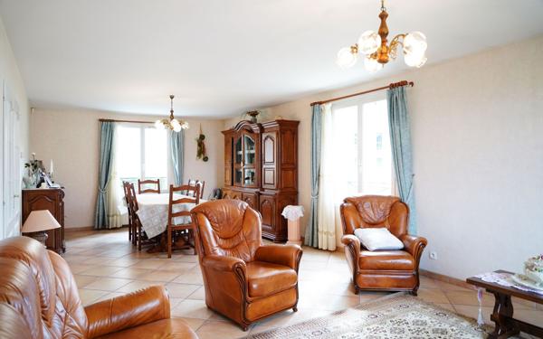 Maison à vendre    6 pièces •  Ternay