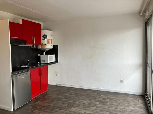 Idéalement situé BORDEAUX CAUDERAN-APPT 1 PIECE MEUBLE AVEC BALCON