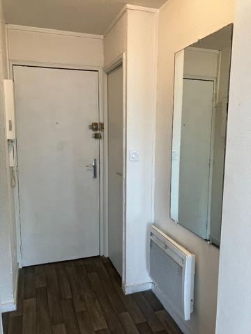 Idéalement situé BORDEAUX CAUDERAN-APPT 1 PIECE MEUBLE AVEC BALCON