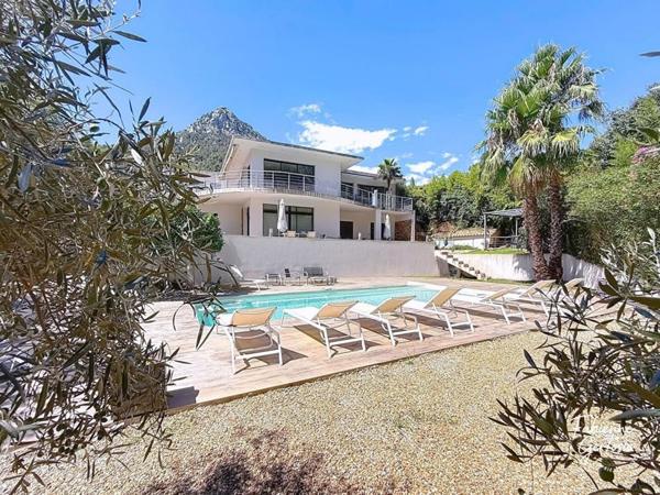 La Valette-du-Var ! Maison contemporaine de 240 m2 sur 2194 m2 de terrain