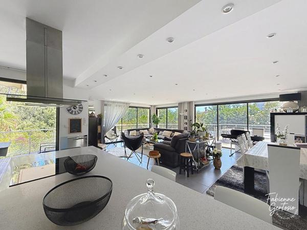 La Valette-du-Var ! Maison contemporaine de 240 m2 sur 2194 m2 de terrain