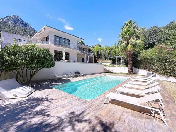 La Valette-du-Var ! Maison contemporaine de 240 m2 sur 2194 m2 de terrain