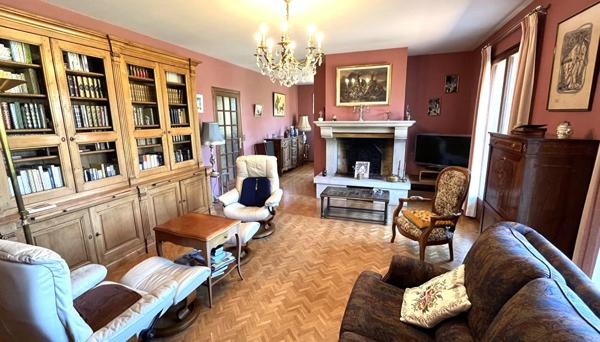 Superbe villa de 189 m² , sur terrain clos et arboré de 2 036 m²
