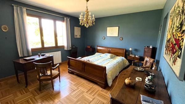 Superbe villa de 189 m² , sur terrain clos et arboré de 2 036 m²
